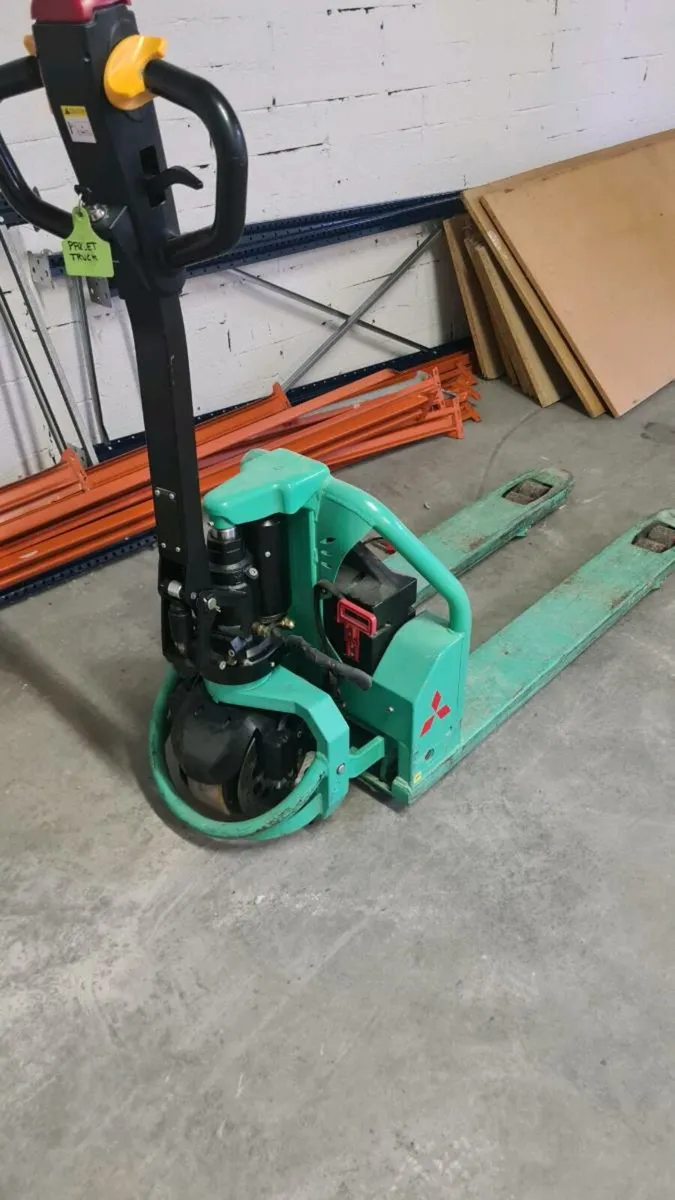 Electric pallet truck