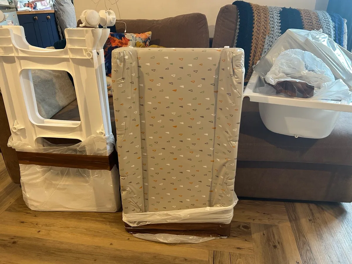 Buggy / changing table / car seat and iso fix - Image 2