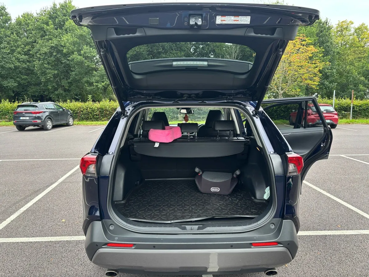 Car - Image 4