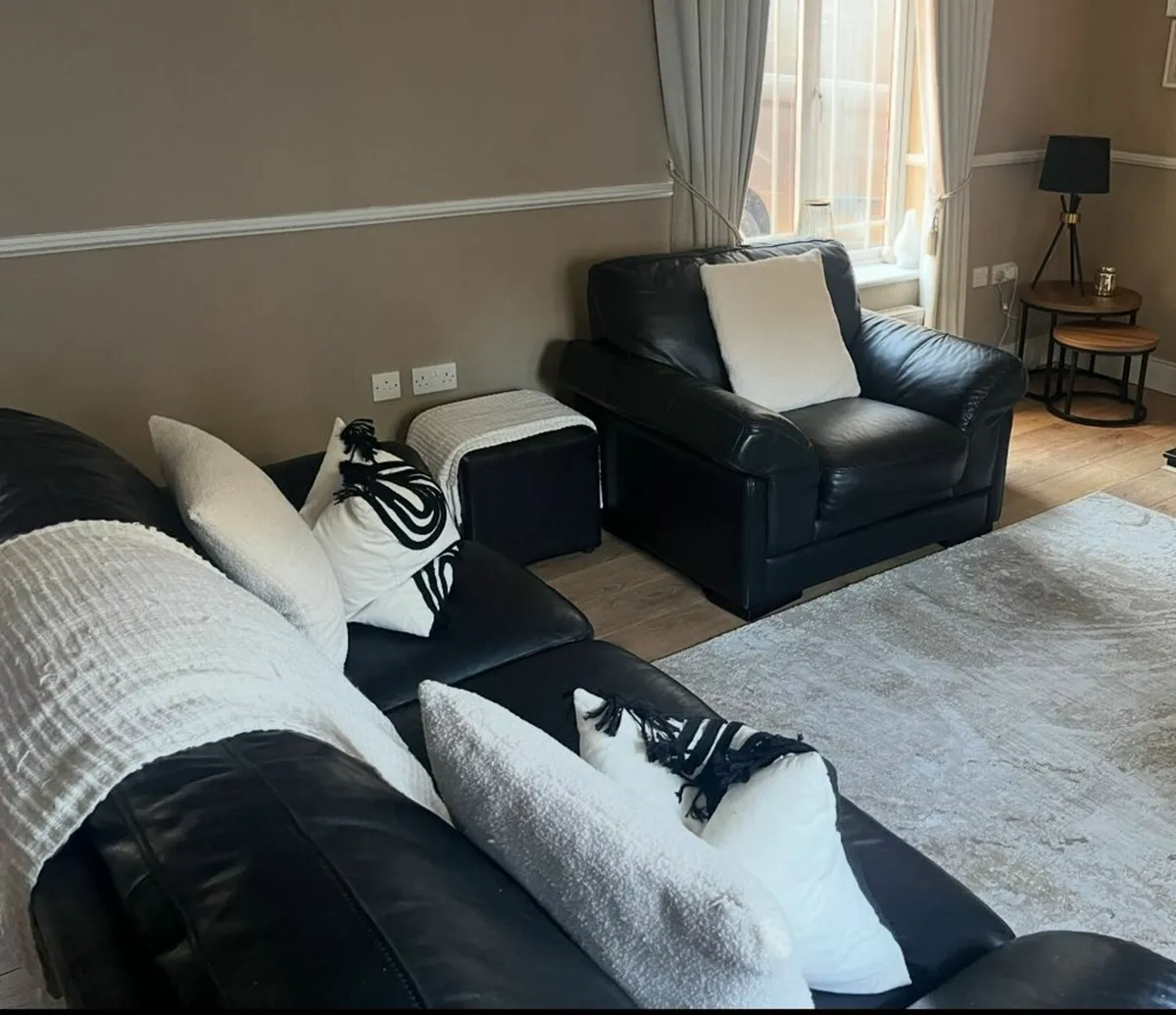 Suite of furniture - Image 2