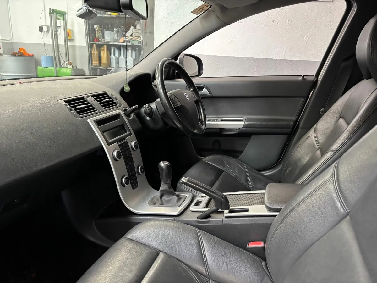Volvo V50 - Image 1