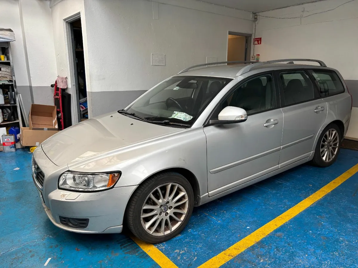Volvo V50 - Image 2