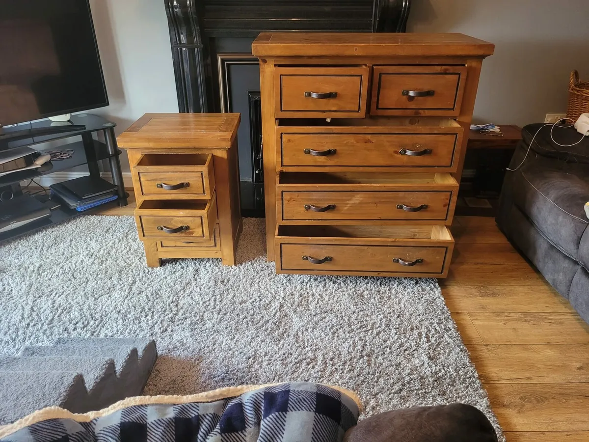 Solid wood Chest of drawer + bedside table - Image 4