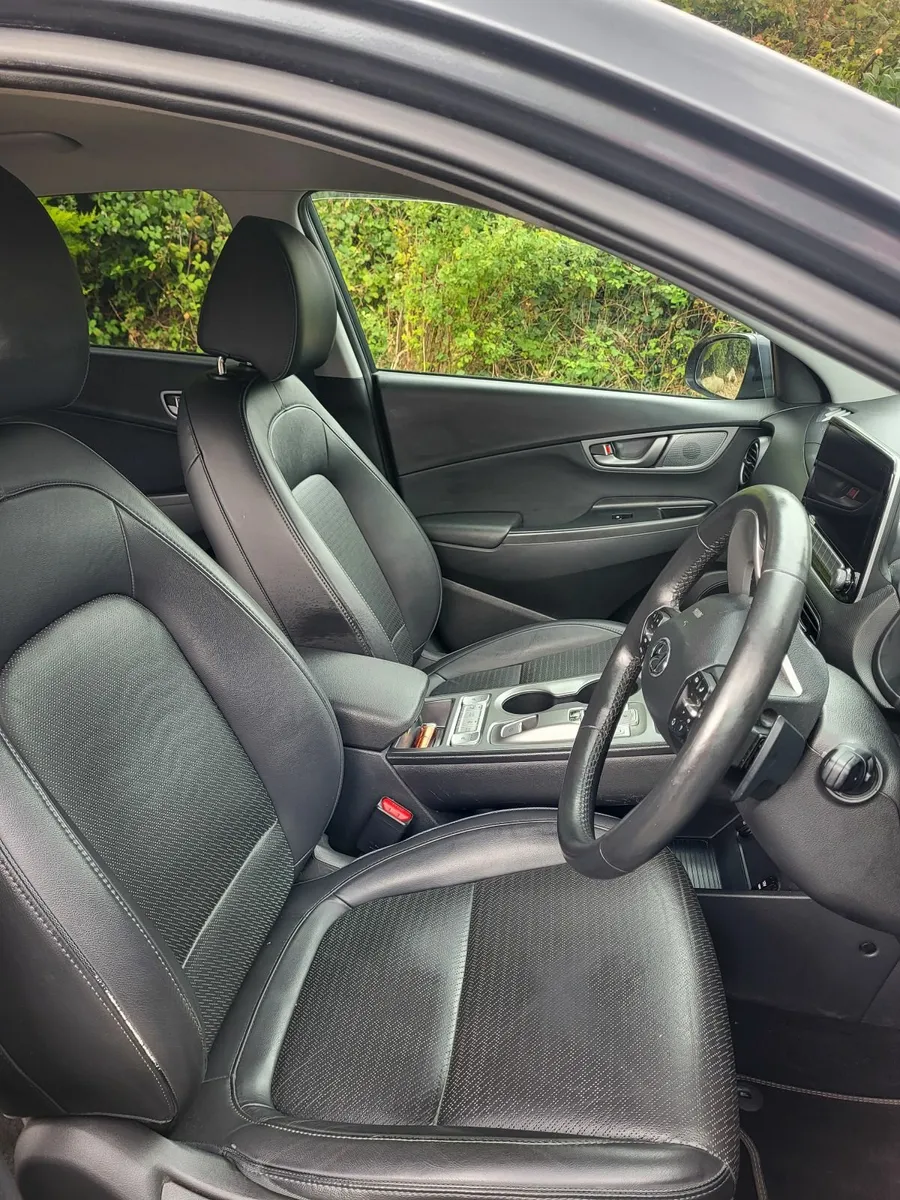 Hyundai KONA  EV PREMIUM 5 DR AUTO.  2020 65.4KwH - Image 3