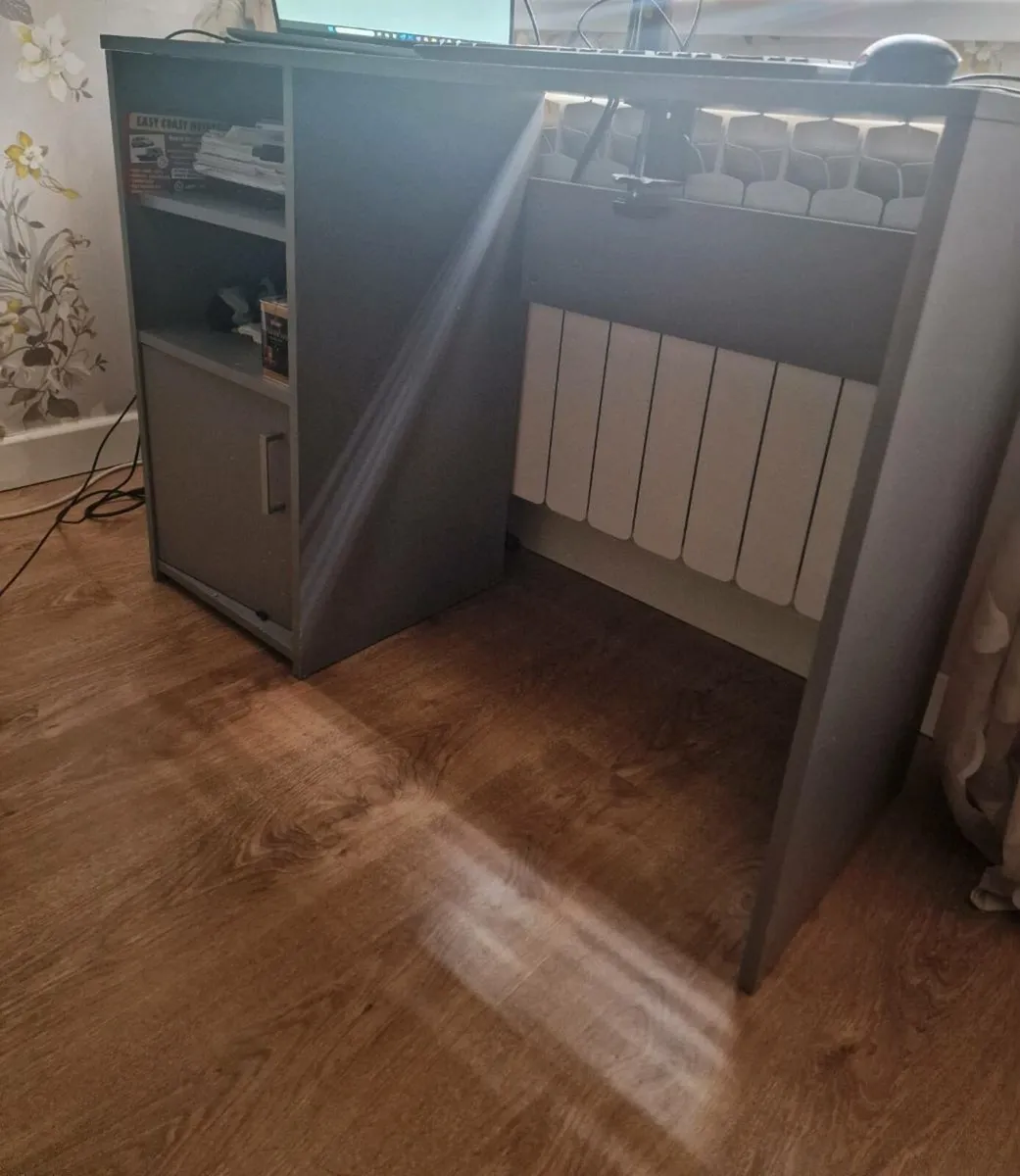 Ikea desk small - Image 2
