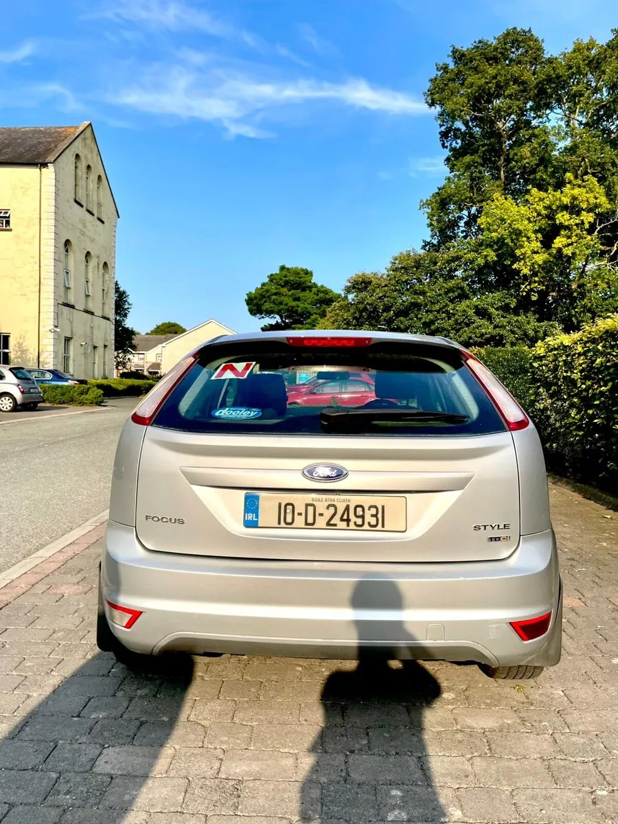 Ford Focus 2010 - Image 2