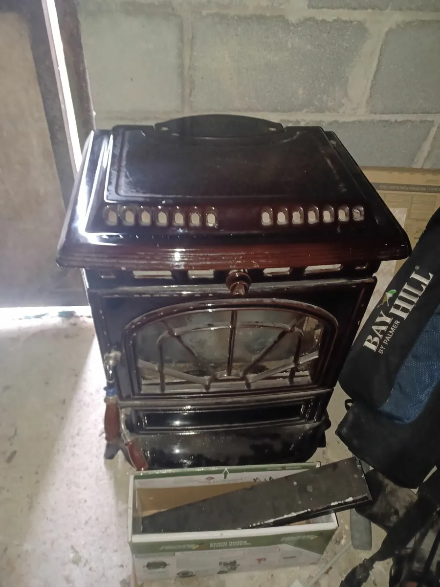 Stanley ' erin' solid fuel stove, boiler model.. - Image 1
