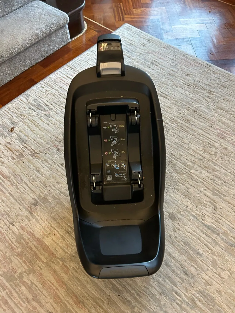 Maxi-Cosi 2 way fix Isofix base - Image 1