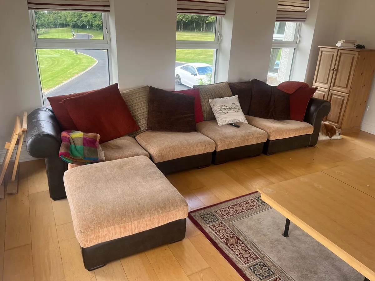 Corner couch - free to take away - Image 1