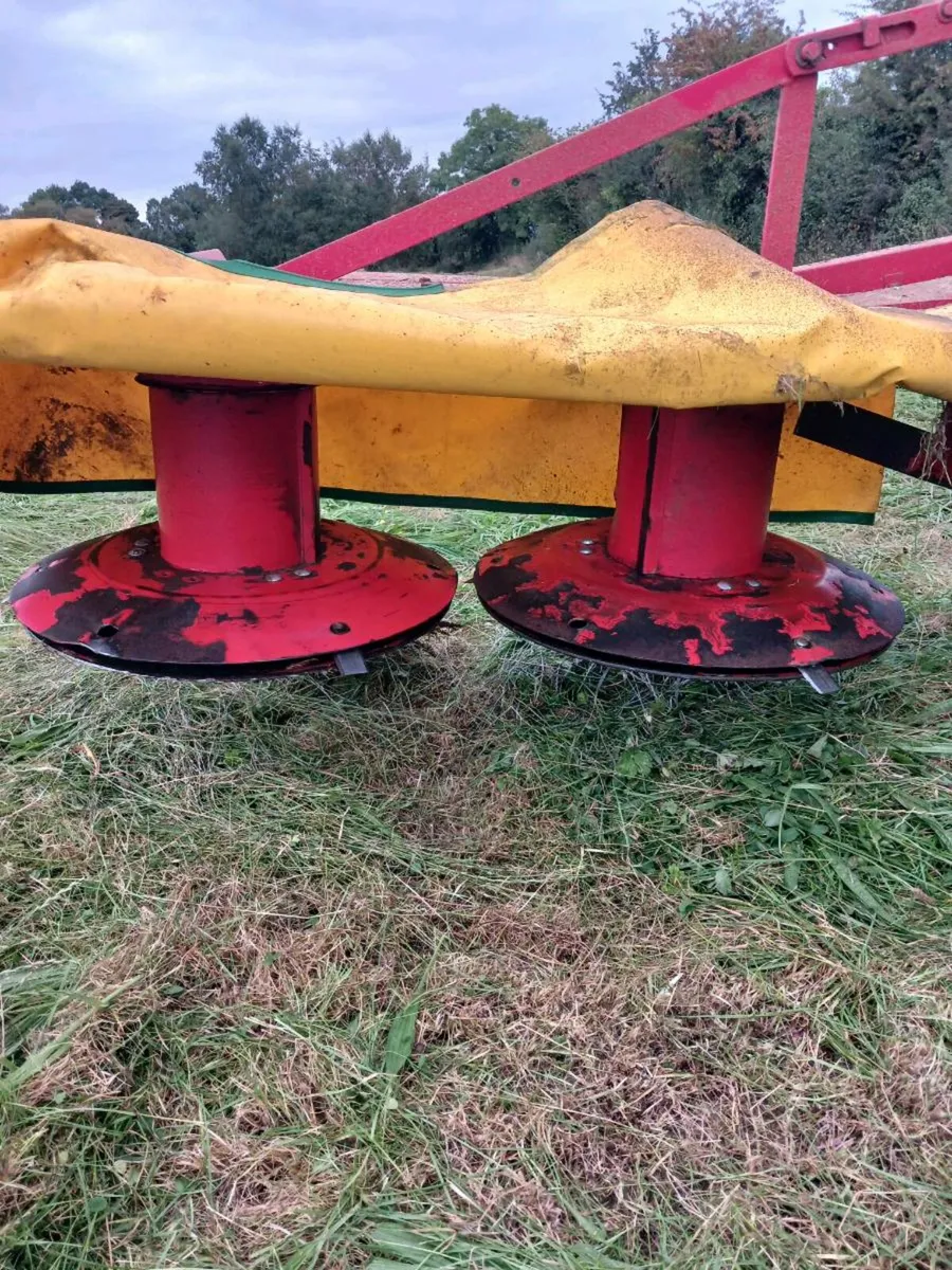 3 year old, 5'6 drum mower - Image 4