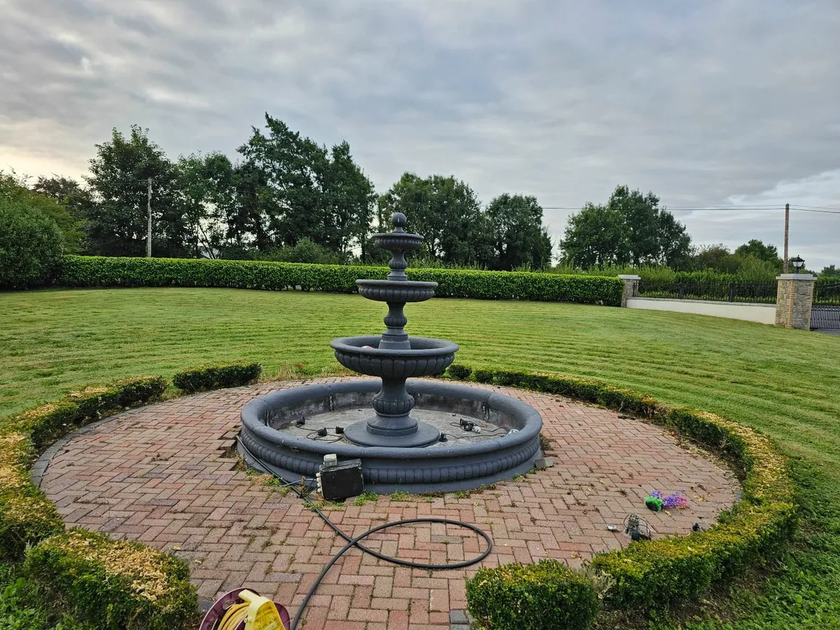 Water fountain - Image 1