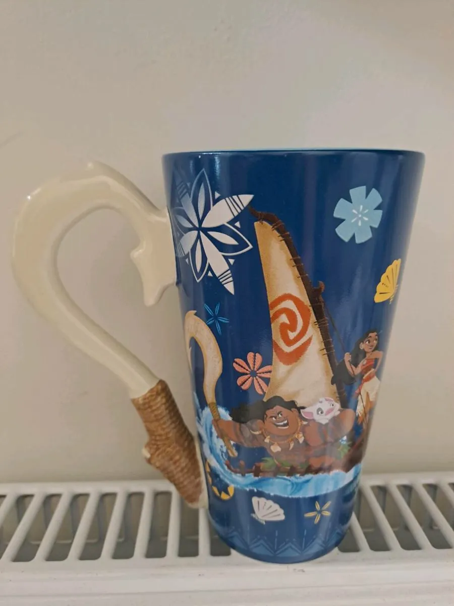 Disney Moana and Maui fishhook mug - Image 4