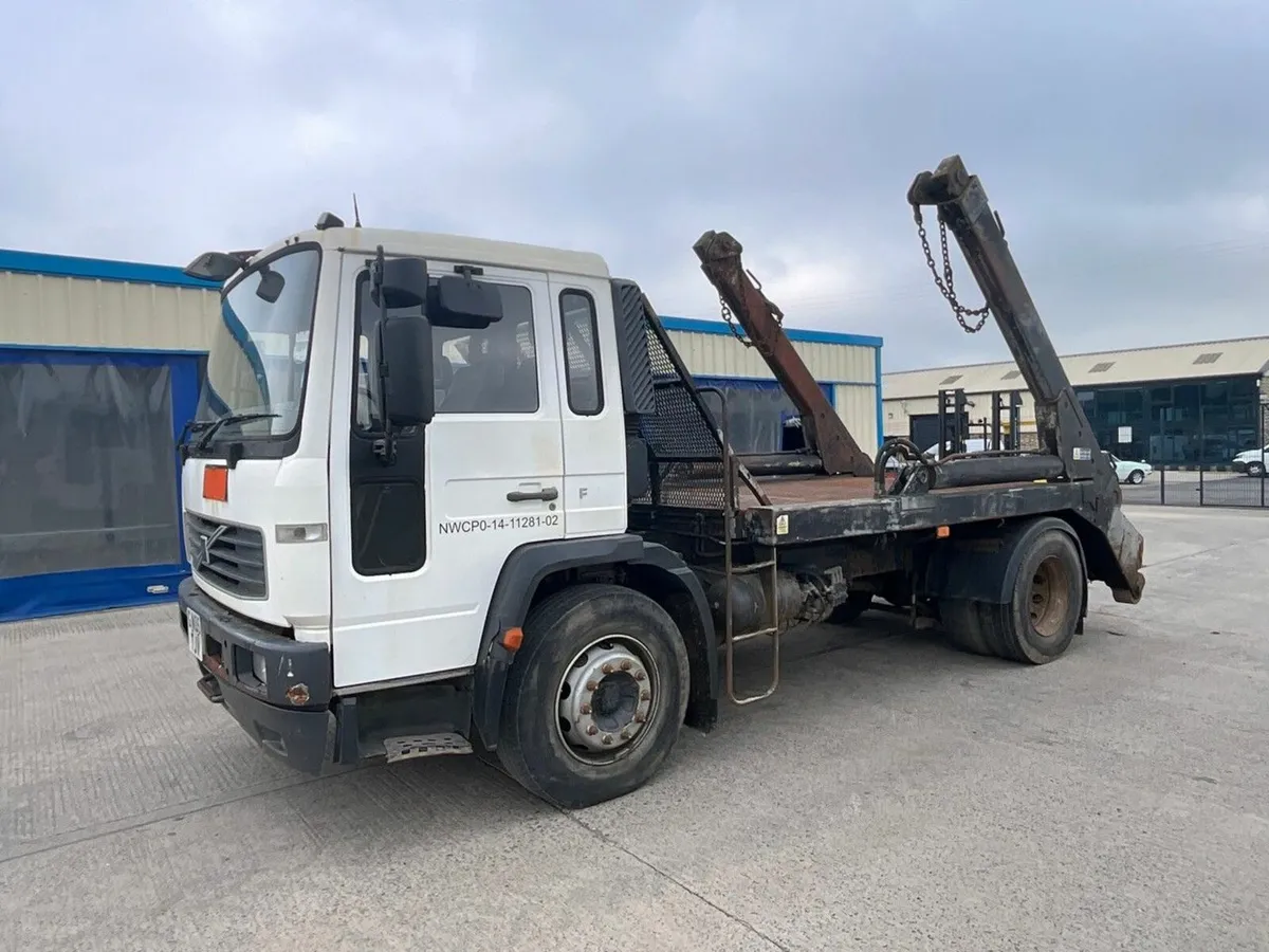 VOLVO FL 4x2 18 TON SKIP LORRY ON AIR - Image 4