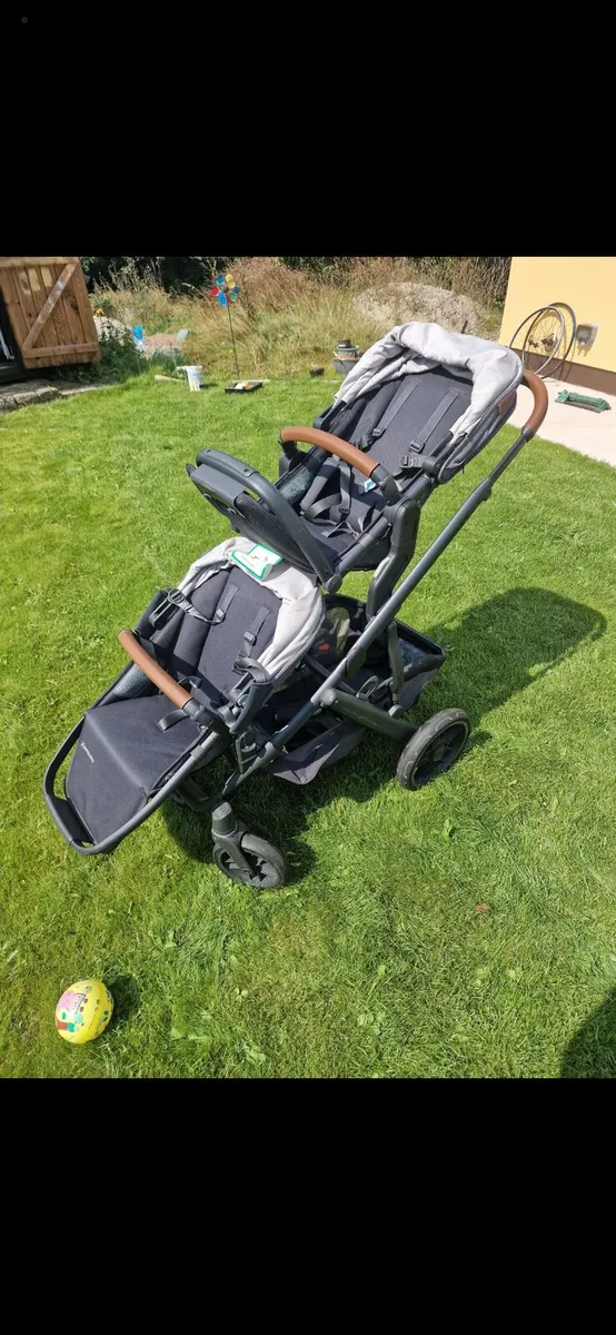 Uppababy Vista V2 twin travel system - Image 4