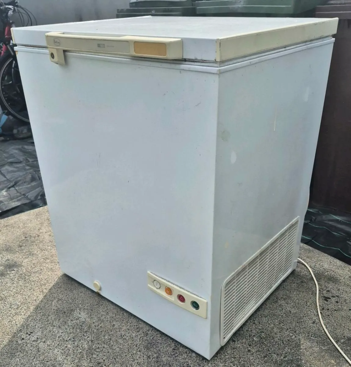 160L deep chest freezer in excellent condition - Image 1