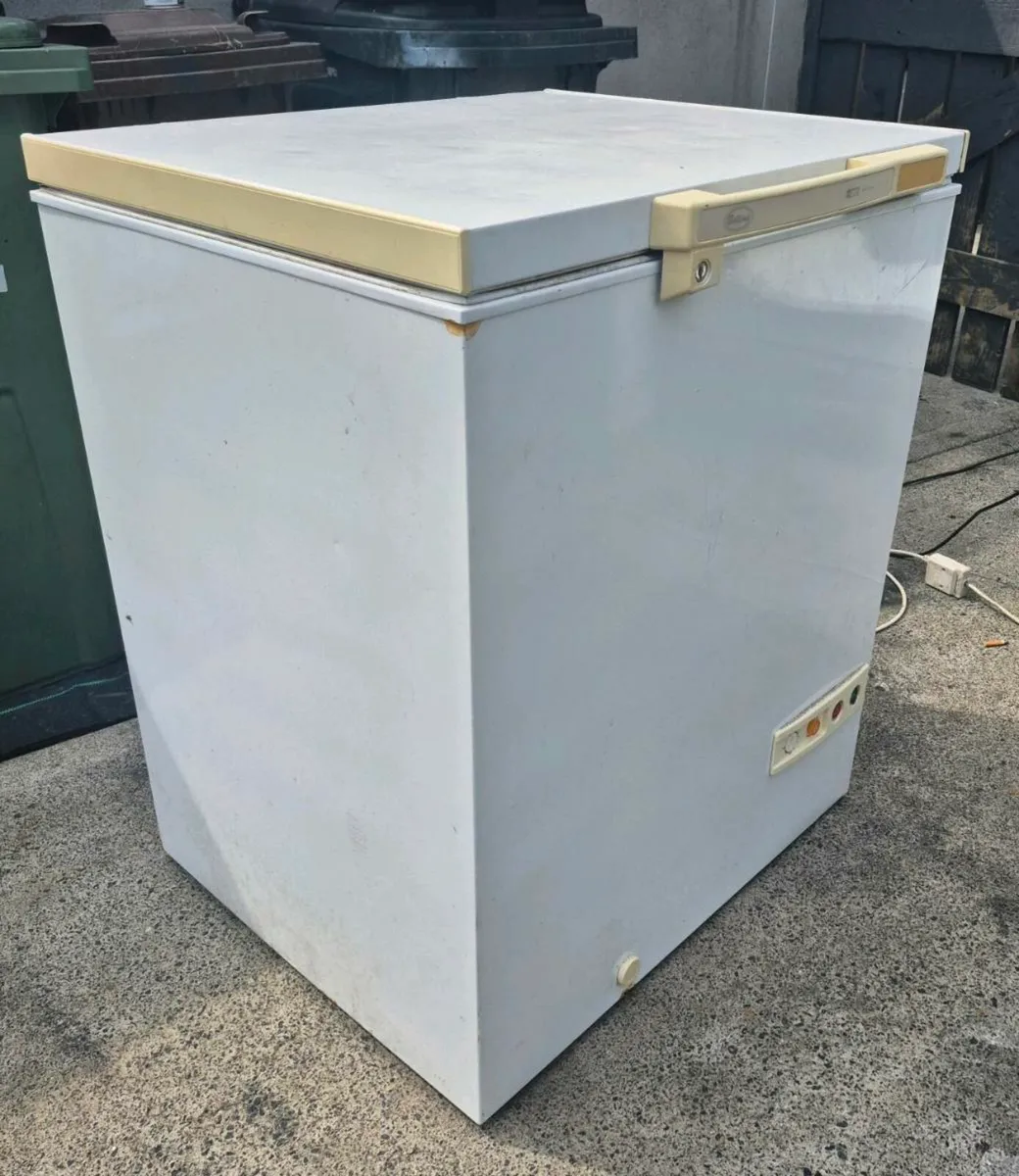 160L deep chest freezer in excellent condition - Image 2