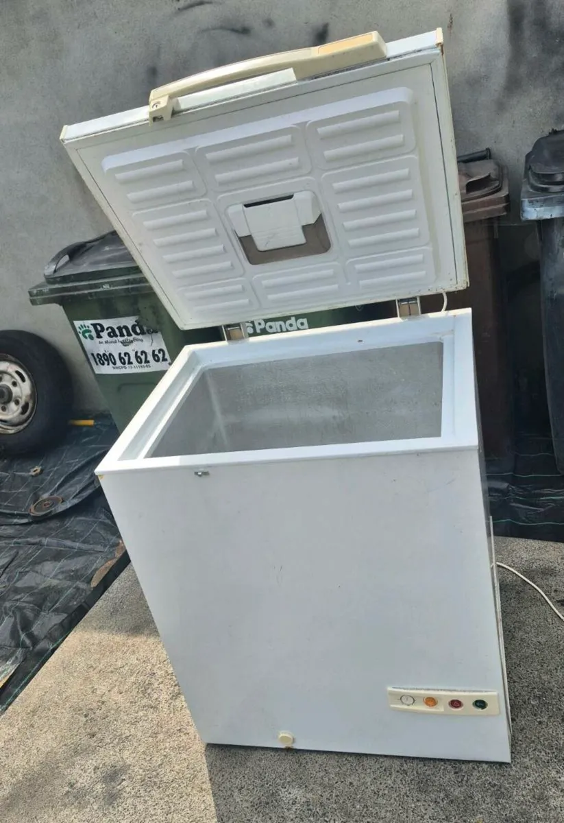 160L deep chest freezer in excellent condition - Image 3