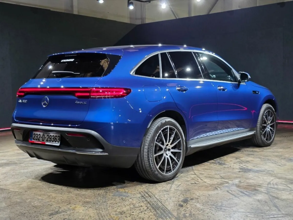 Mercedes-Benz EQC EQC 400 4MATIC AMG LINE - REVERS - Image 4