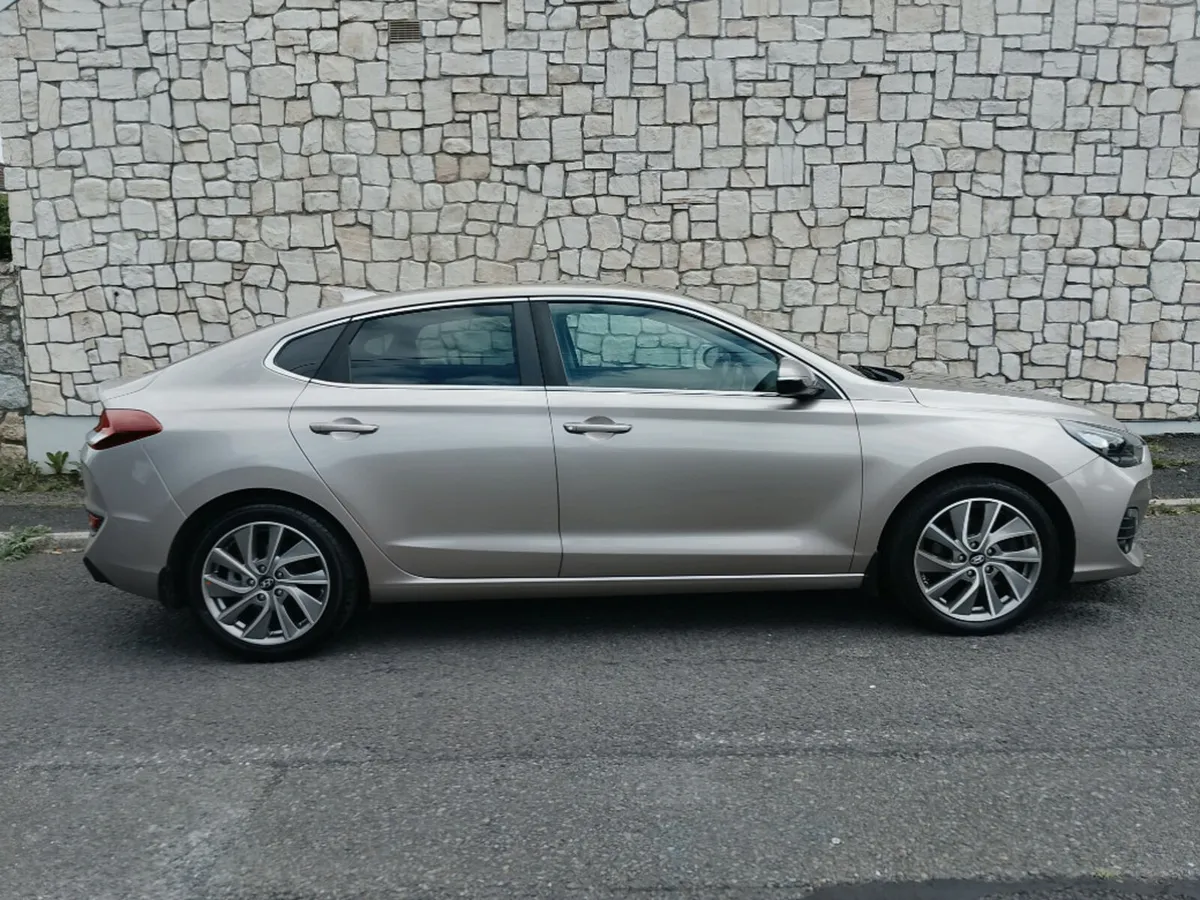 Hyundai i30 i 30 Fastback 5DR - Image 2
