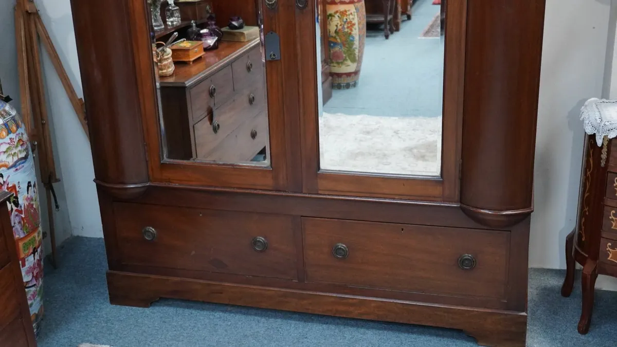 Antique Mahogany Wardrobe with Inlaid Decoration - Image 3