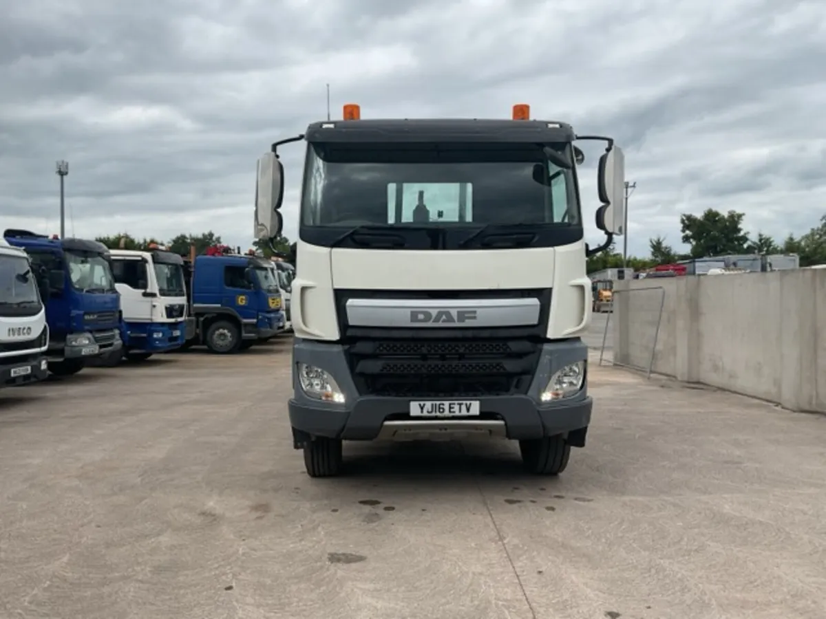 2016 DAF CF4008x4 Hookloader - Image 2