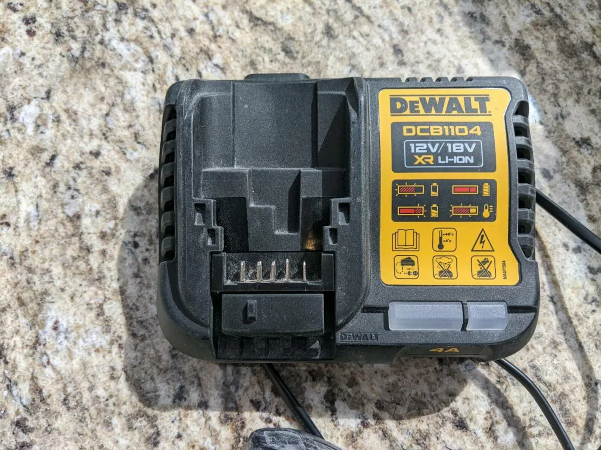 DeWalt charger 12/18v