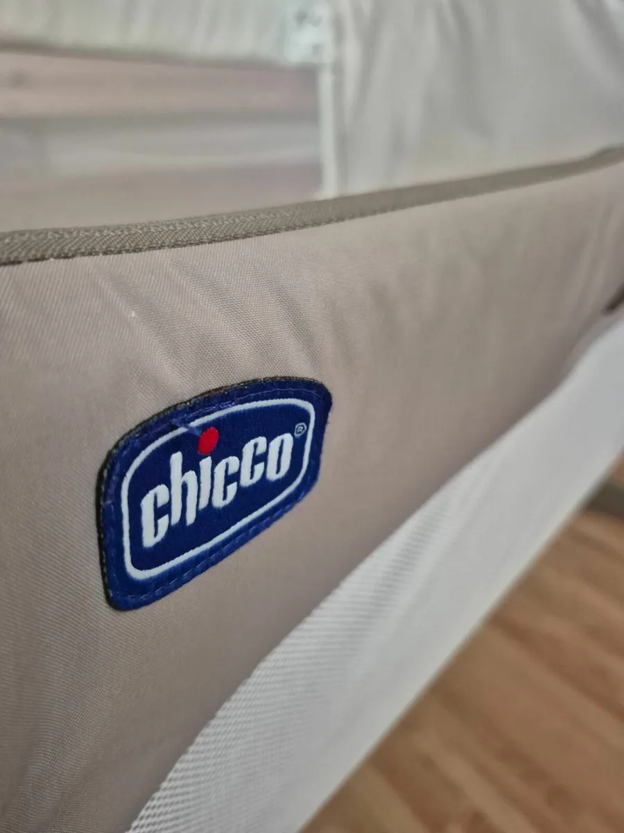 Chicco Next2Me Bedside Crib – Excellent Condition - Image 4