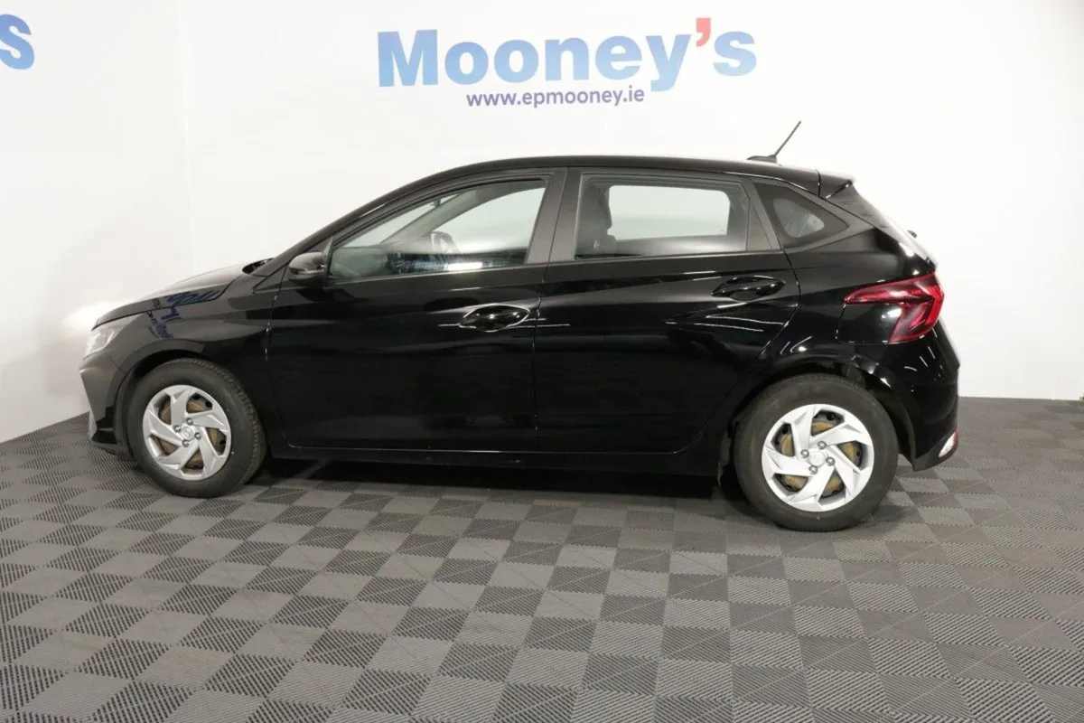 Hyundai i20 Classic 1.2l Petrol Hatchback - Image 4