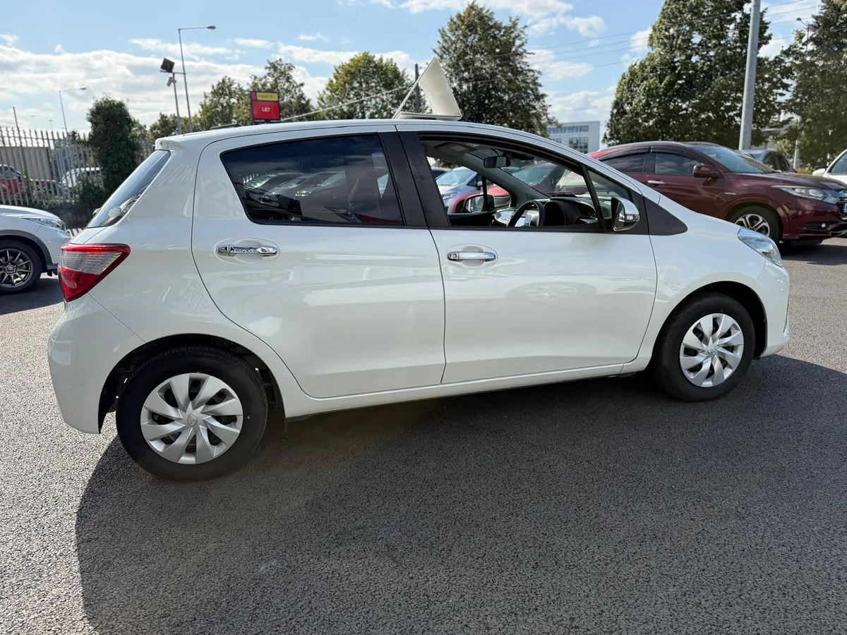 Toyota Vitz/Yaris 2020 1.0 Automatic keyless - Image 3