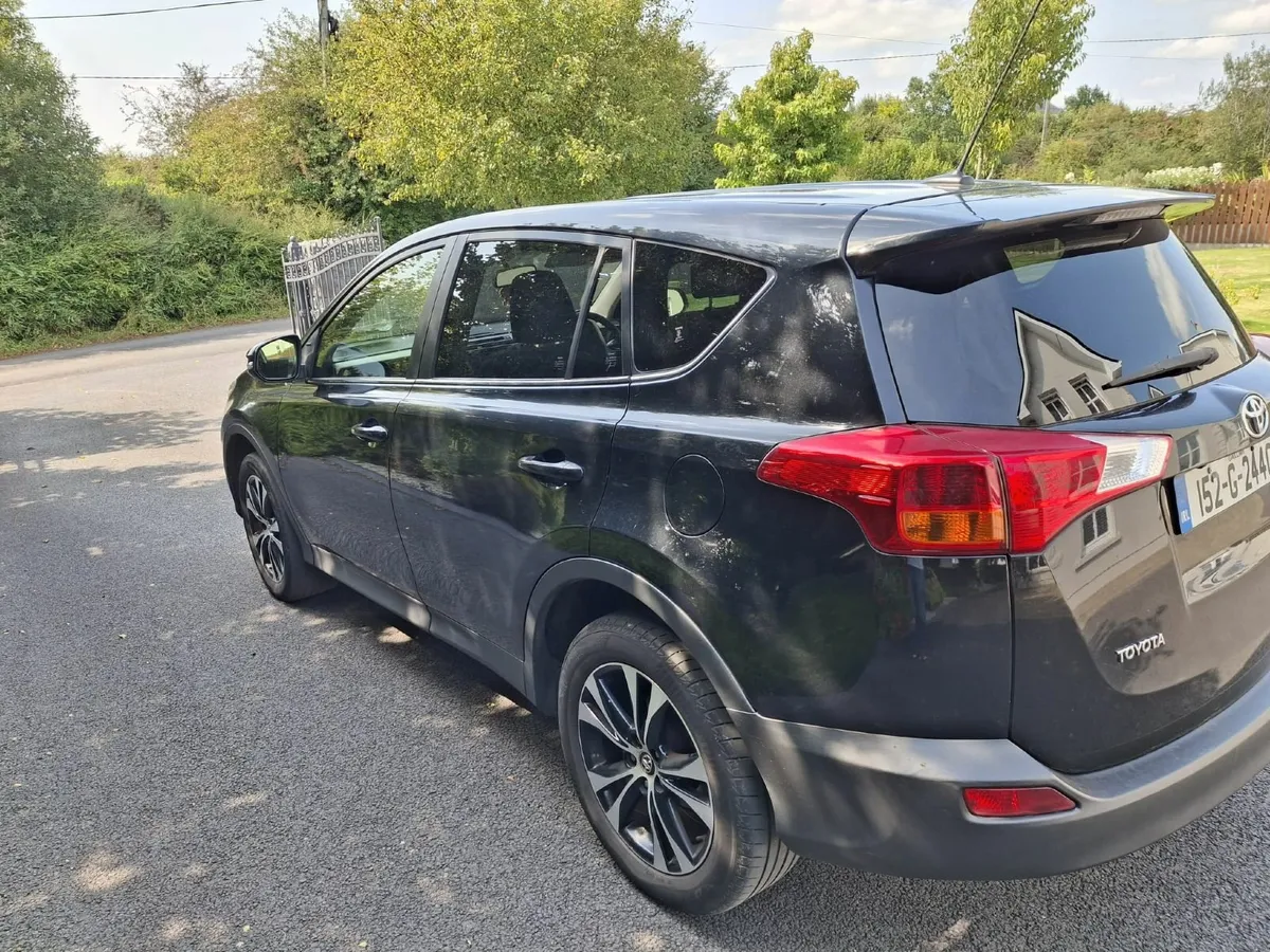 Toyota RAV4 2015 - Image 2