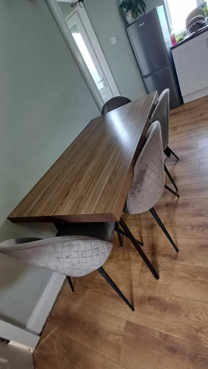 Dining table and chairs - Image 1