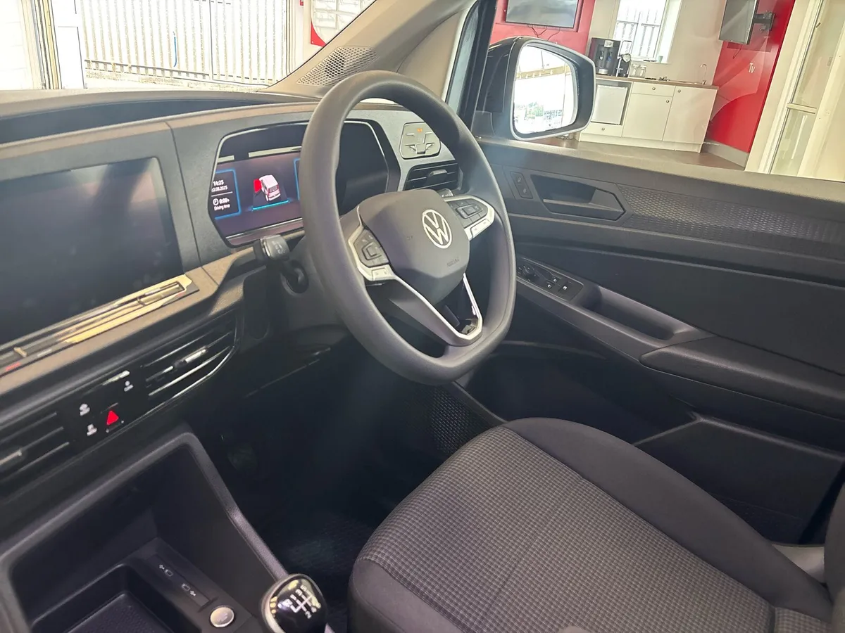 VW Caddy Bus. 2.0TDI 75HP M6F - Image 3