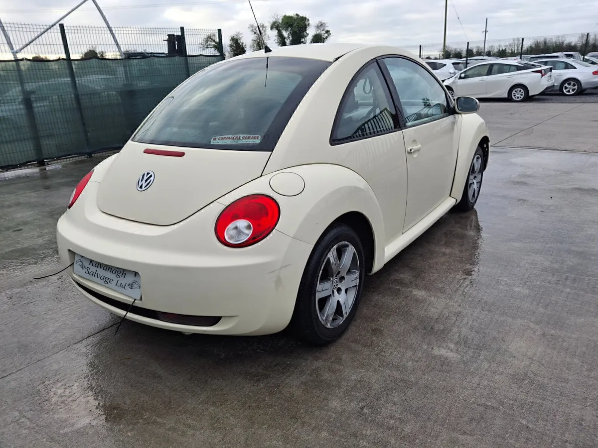 *2010 Volkswagen Beetle - Image 4