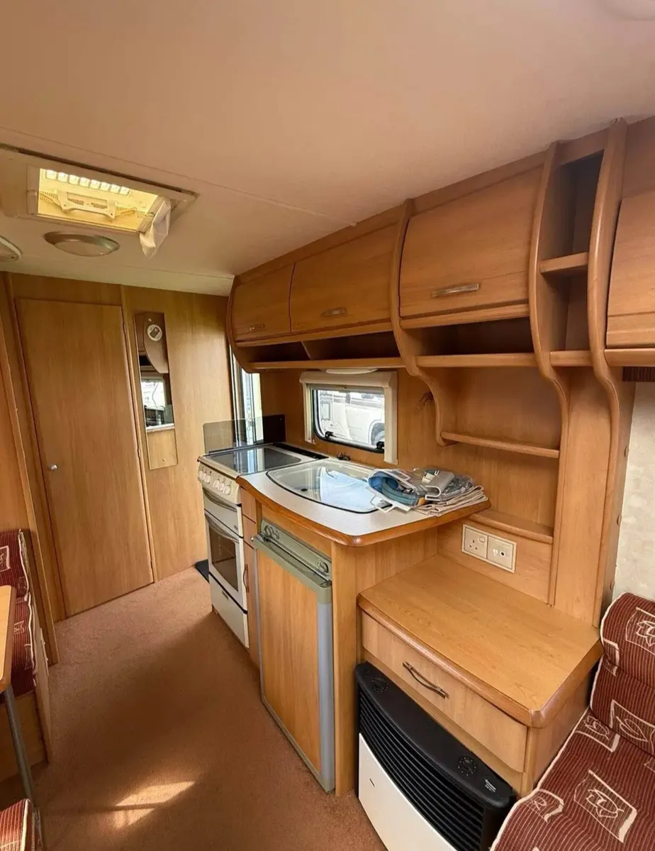 2003 Swift Charisma 560 Caravan - Image 4