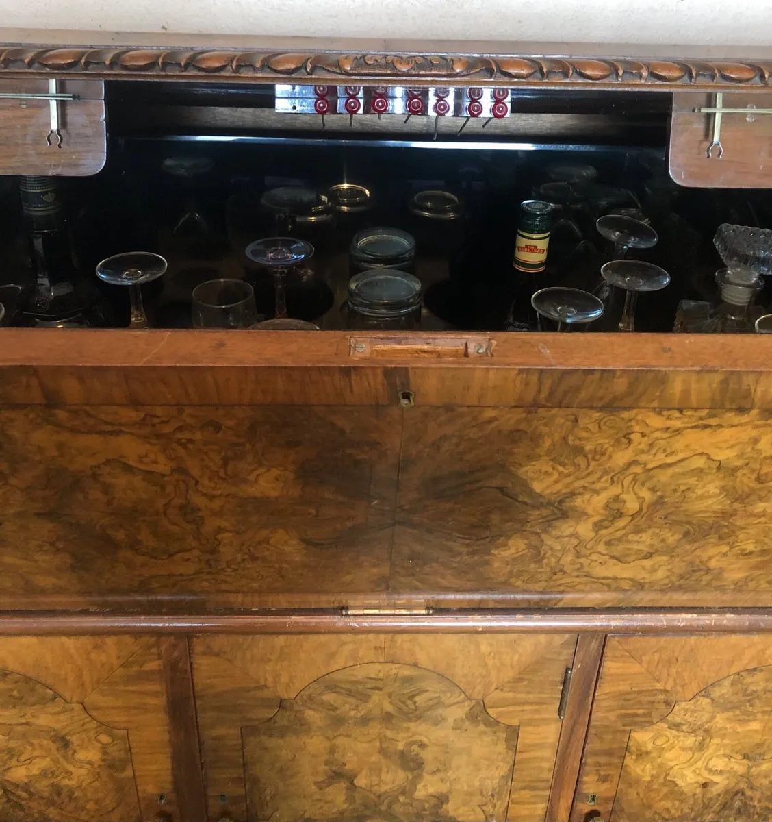 Antique cabinet - Image 2