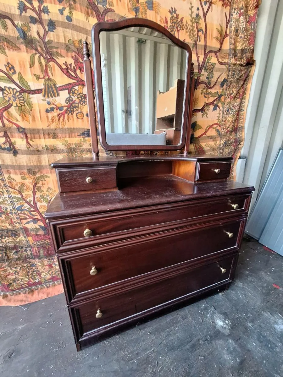 Rossmore vintage dresser with mirror(DELIVERY) - Image 3