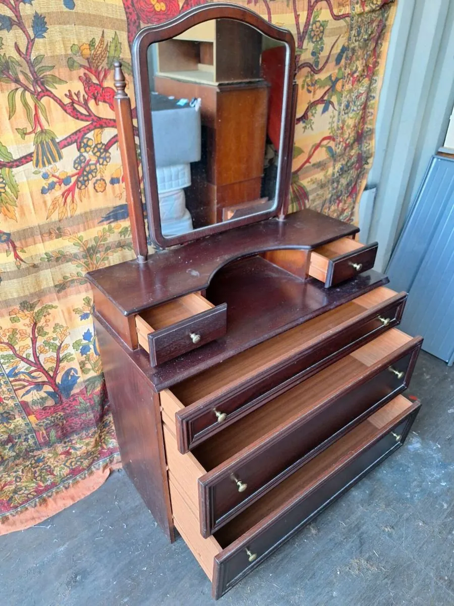 Rossmore vintage dresser with mirror(DELIVERY) - Image 4