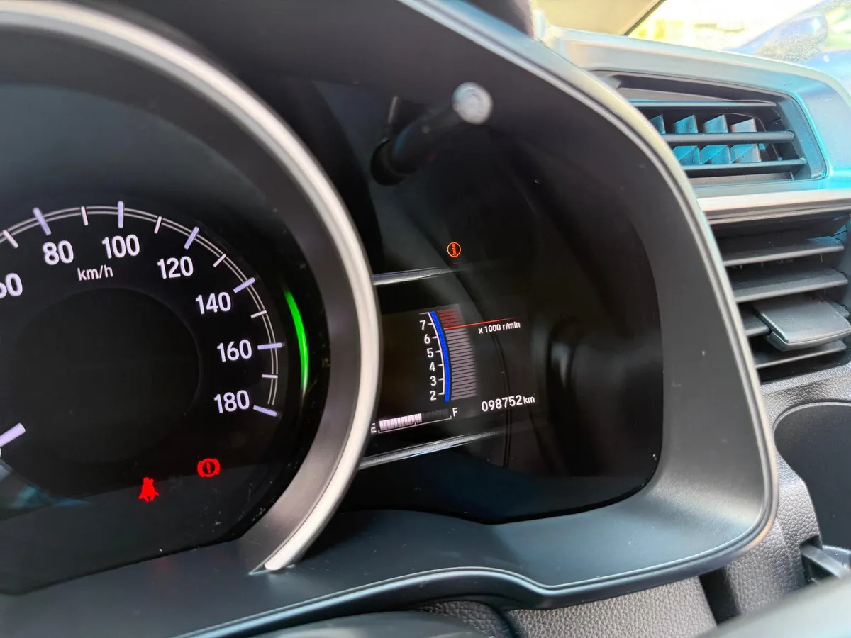 2019 Honda Fit 1.5 Petrol Hybrid keyless - Image 2