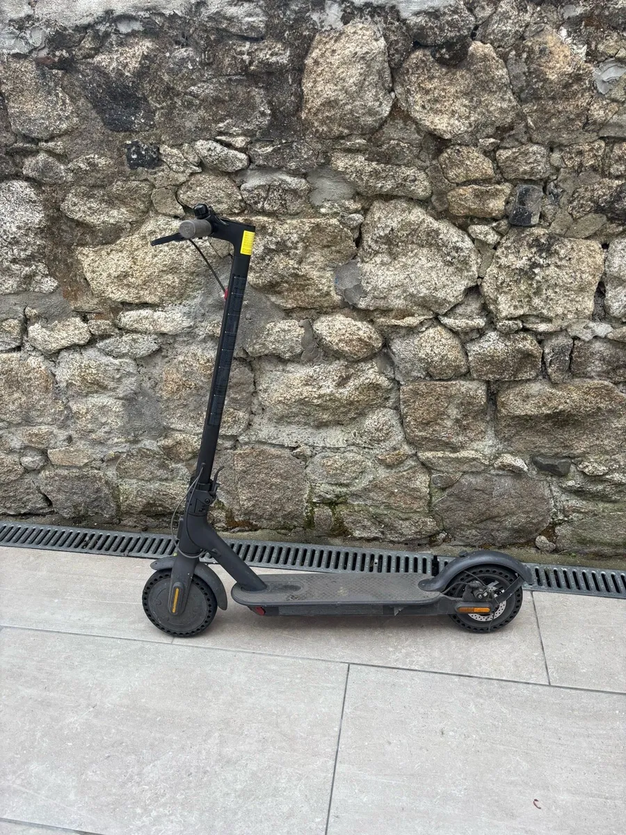 Xiaomi Mi 1S Electric Scooter - Image 1