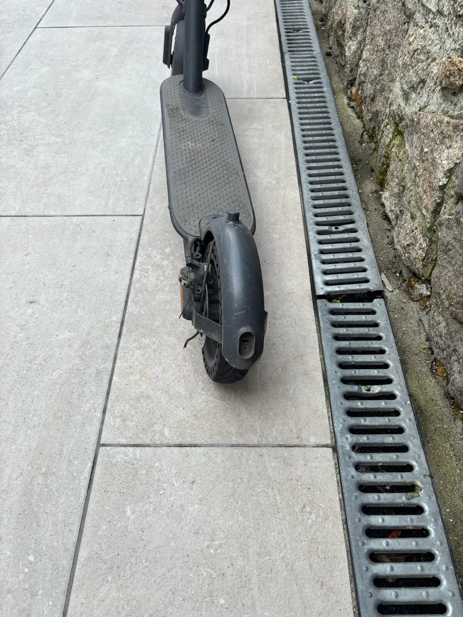 Xiaomi Mi 1S Electric Scooter - Image 2