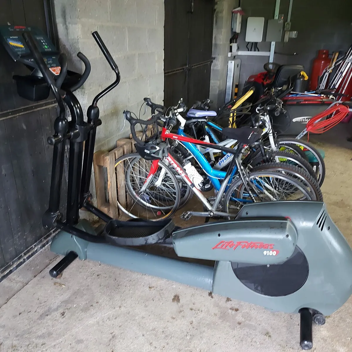Cross Trainer - Life Firness 9100 - Image 1
