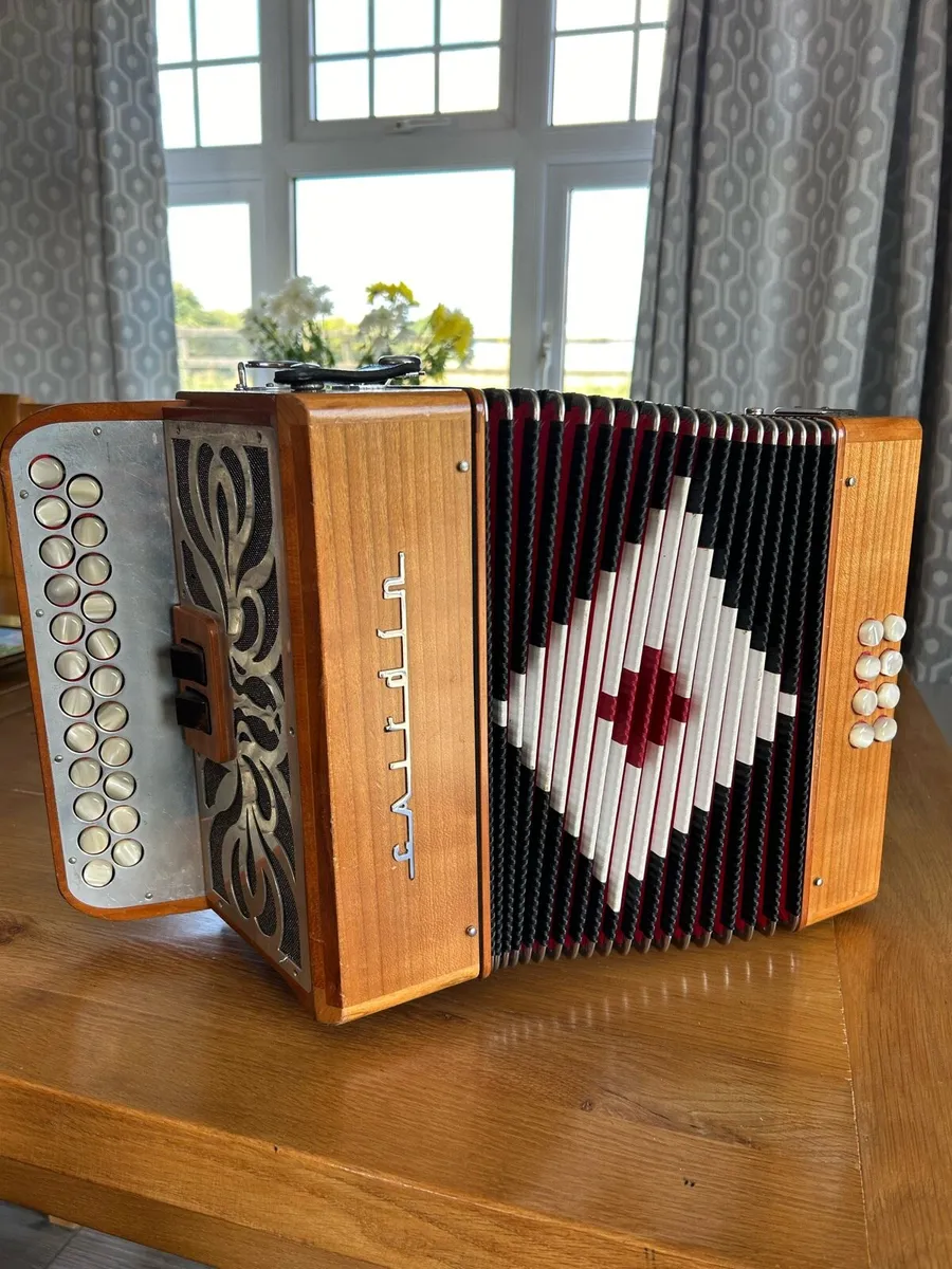 Cáirdín Button Accordion - Image 1