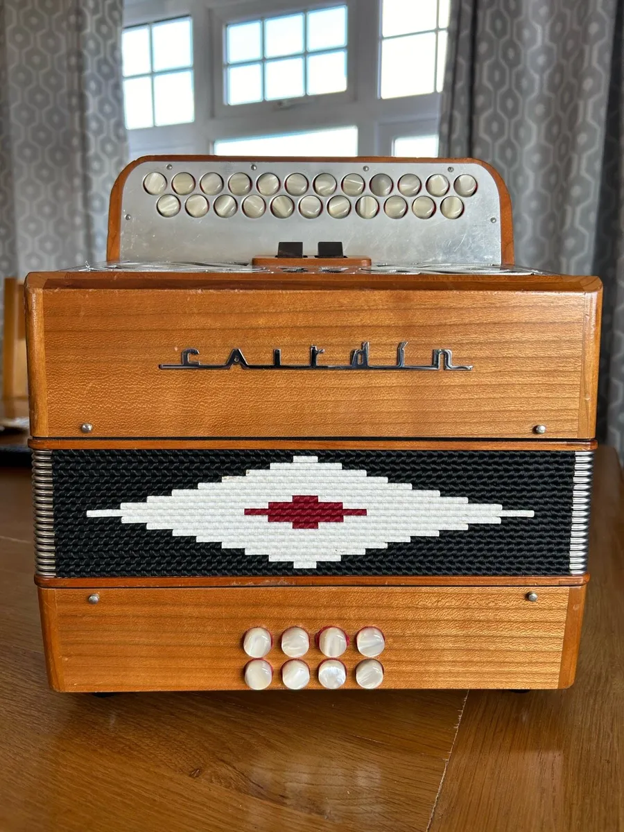 Cáirdín Button Accordion - Image 2