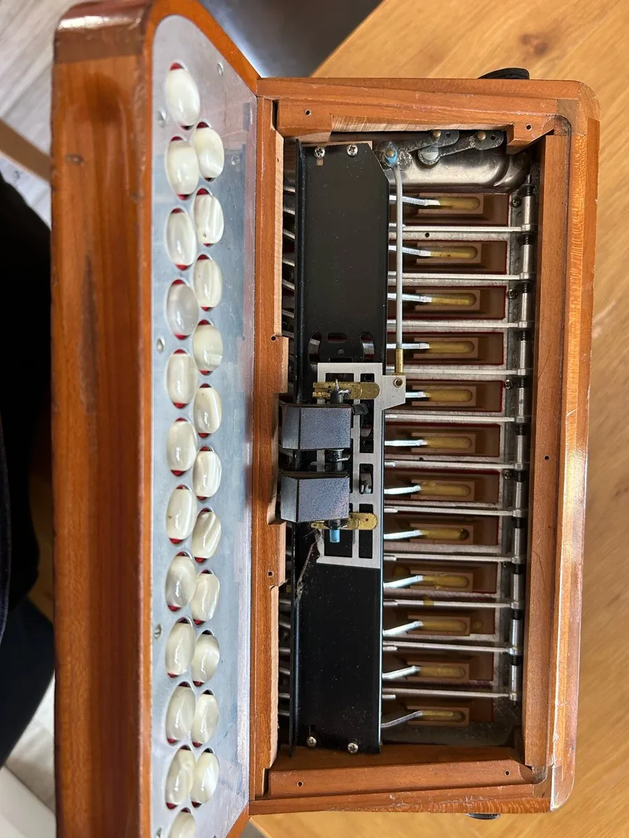 Cáirdín Button Accordion - Image 4