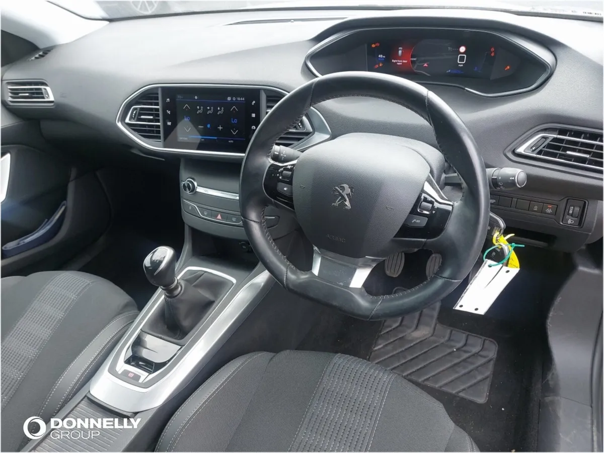 Peugeot 308 Diesel Hatchback Allure - Image 3