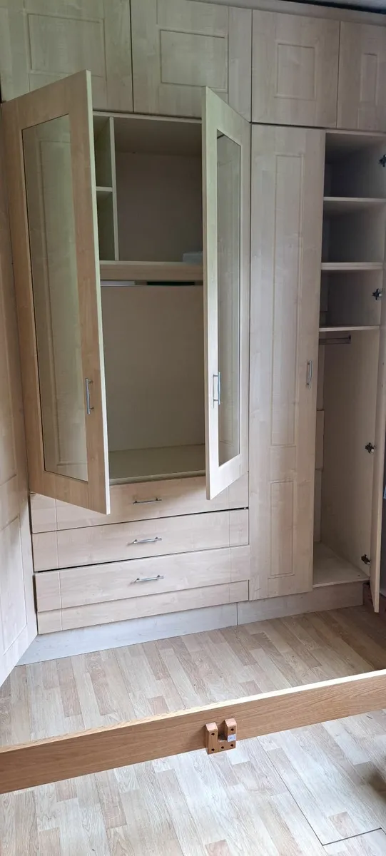 Build in wardrobe - Image 3