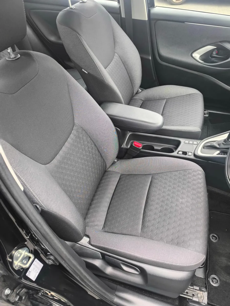 Toyota Yaris 2022 - Image 4
