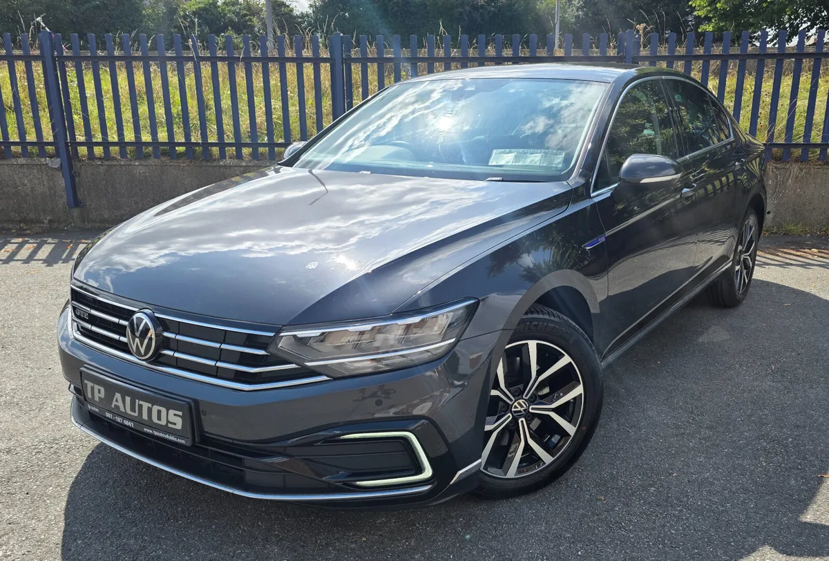 Volkswagen Passat 2022 - Image 1