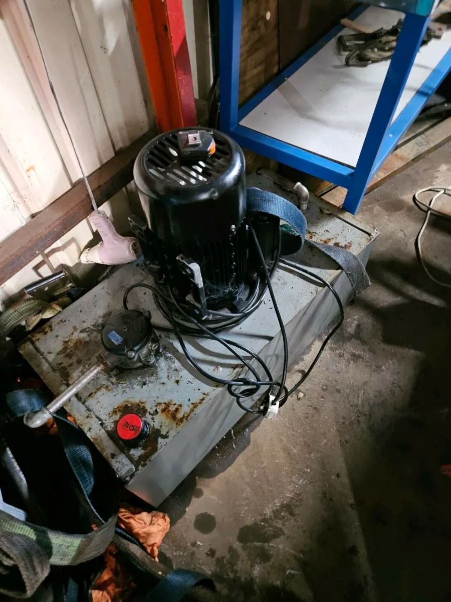 Hydraulic power pack scarp bailer - Image 1