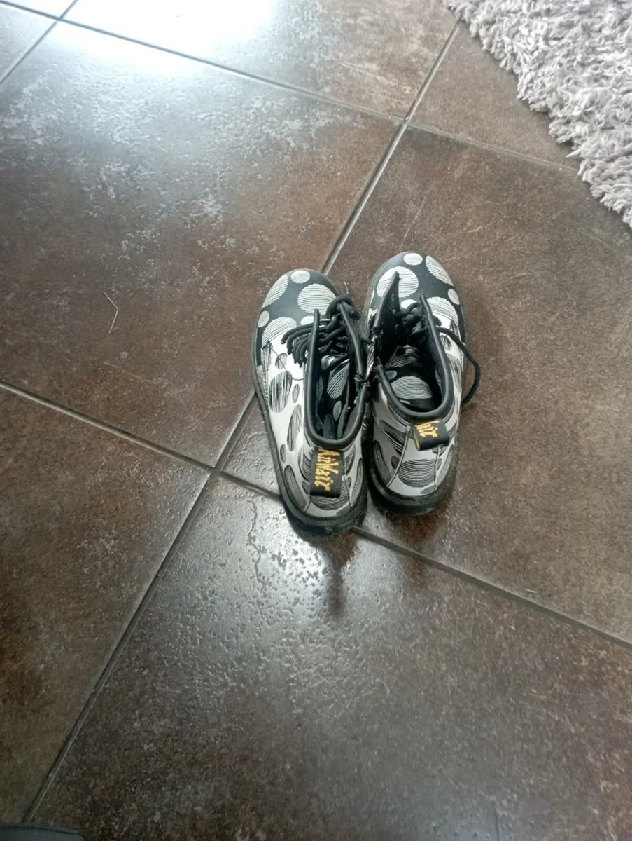 Shoes - Image 2